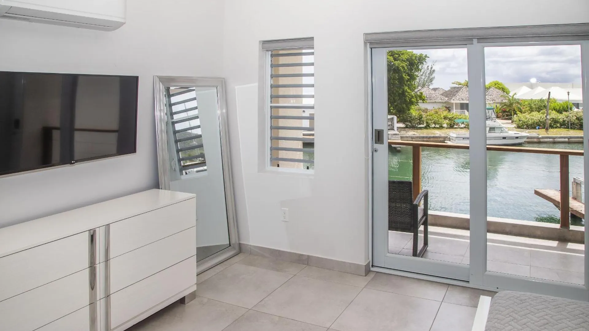 246E South Finger Villa Jolly Harbour Tatil Evi